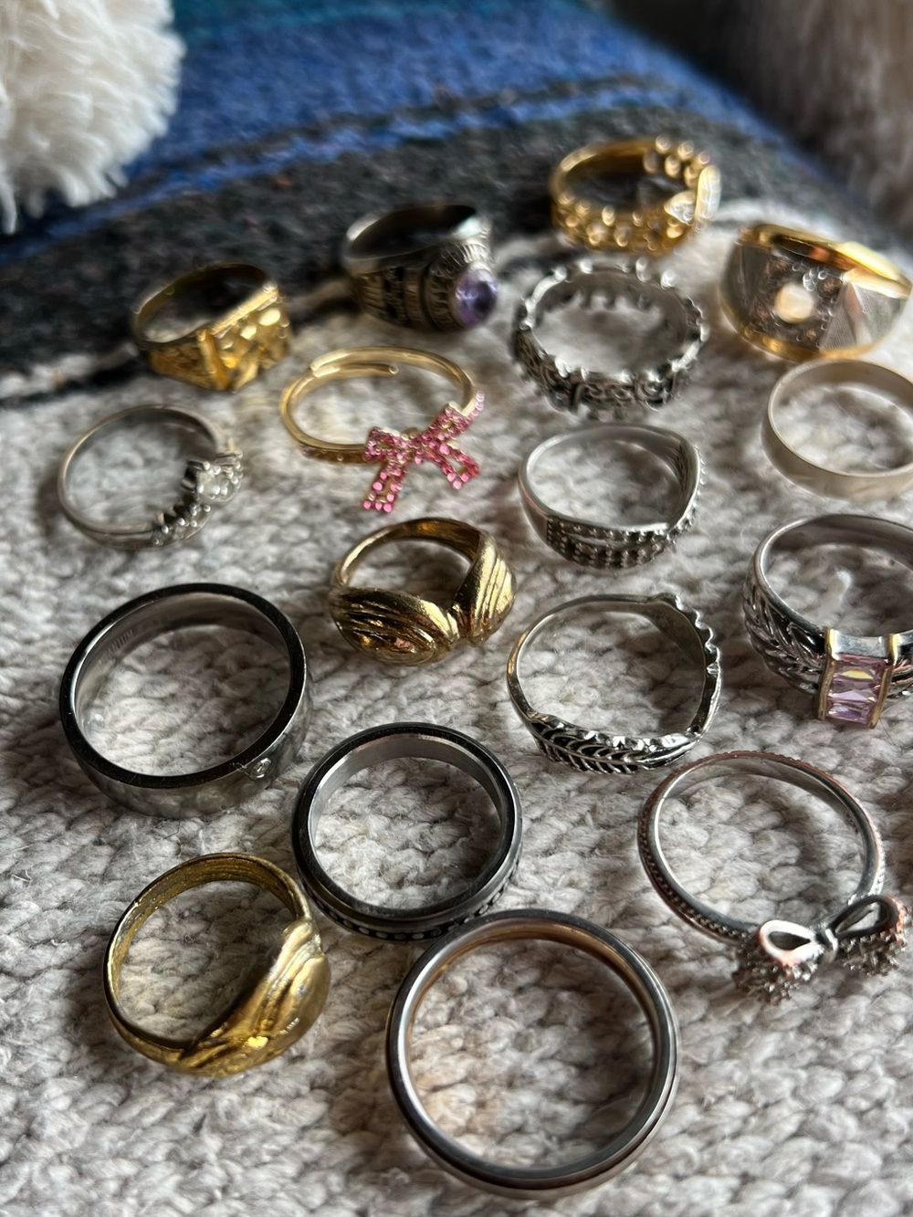 Lot Of 19 Rings - Picture 5 of 7